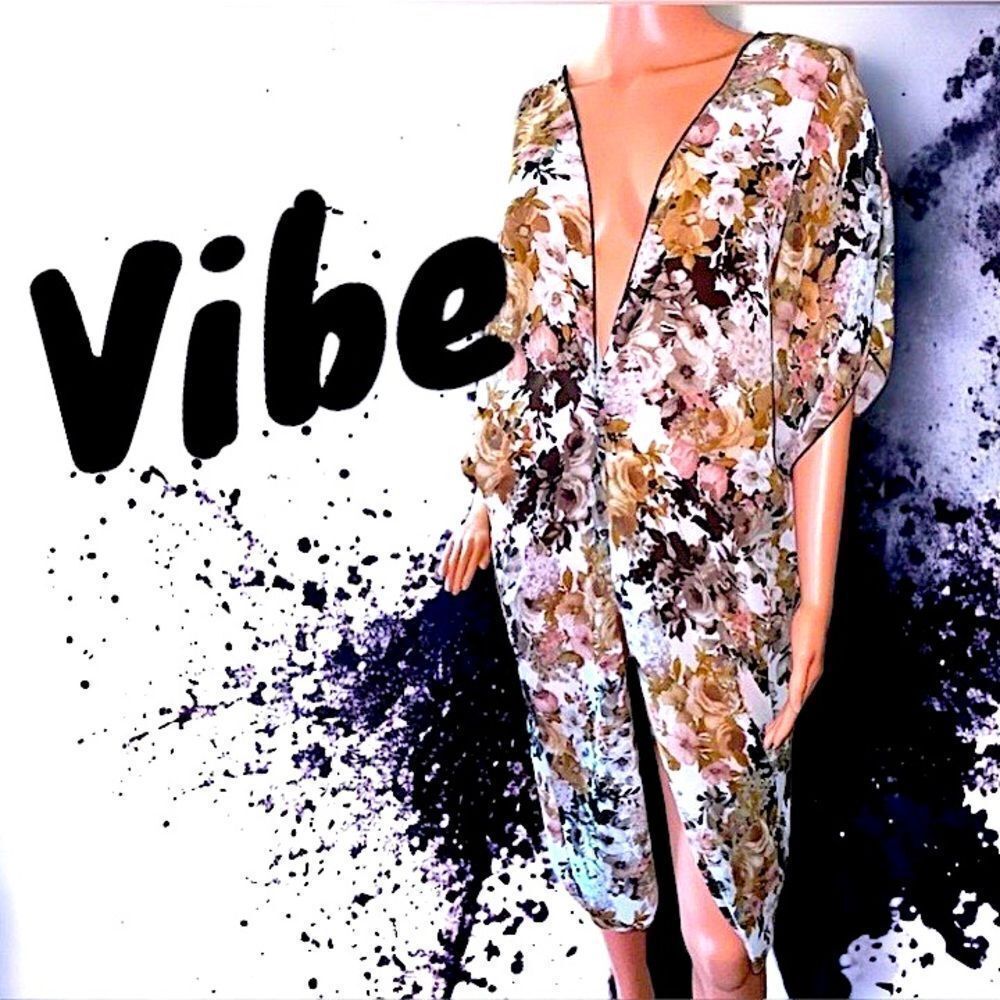 Vibe l Open Kimono l White Sheer l Dark Floral Accents l L l EUC